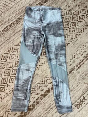 Under Armour Gray Marbled Kids Leggings with Light Gray Mesh Panels